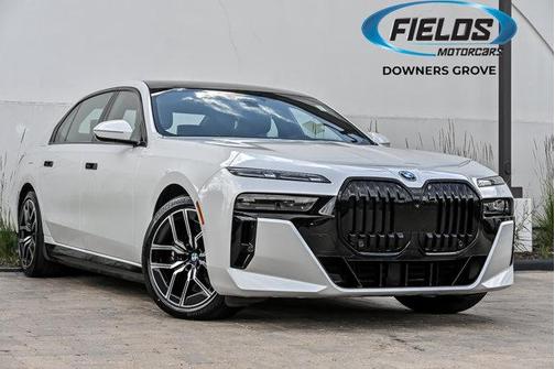 Mineral White Metallic 2024 BMW i7 xDrive60