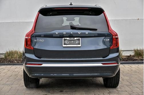 Denim Blue Metallic 2025 Volvo XC90 Plug-In Hybrid T8 Plus 6-Seater