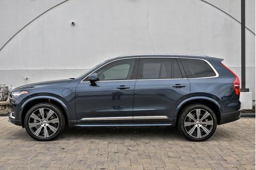 Denim Blue Metallic 2025 Volvo XC90 Plug-In Hybrid T8 Plus 6-Seater