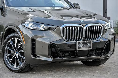 Manhattan Green Metallic 2024 BMW X5 xDrive40i