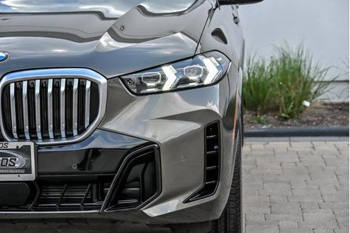 Manhattan Green Metallic 2024 BMW X5 xDrive40i
