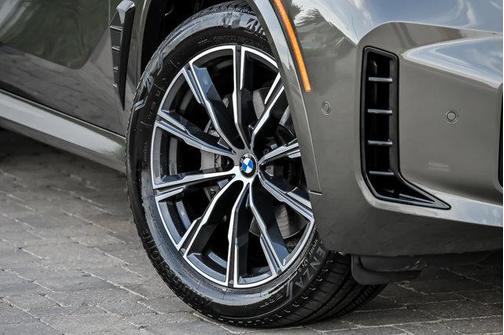 Manhattan Green Metallic 2024 BMW X5 xDrive40i