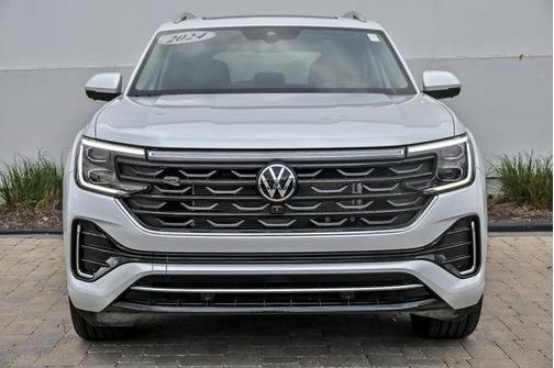 Opal White Pearl Effect 2024 Volkswagen Atlas 2.0T SEL Premium R-Line
