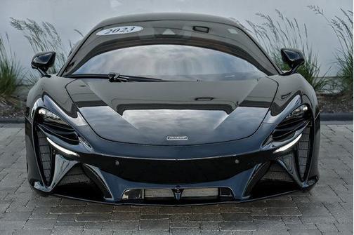 Black 2023 McLaren Artura