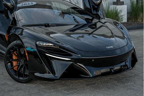 Black 2023 McLaren Artura