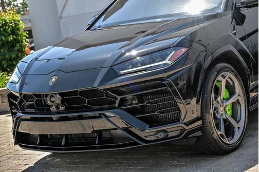 Nero Helene Metallic 2019 Lamborghini Urus Base