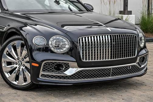Dark Sapphire 2023 Bentley Flying Spur Hybrid Azure
