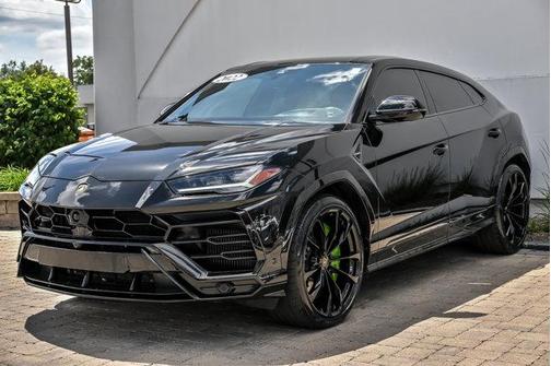 Nero Noctis 2022 Lamborghini Urus Graphite Capsule