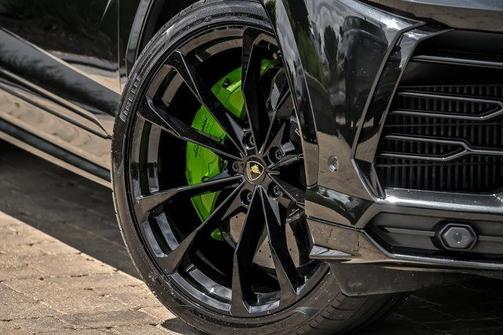 Nero Noctis 2022 Lamborghini Urus Graphite Capsule