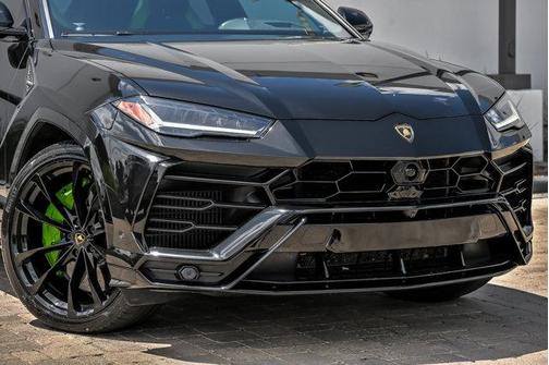 Nero Noctis 2022 Lamborghini Urus Graphite Capsule