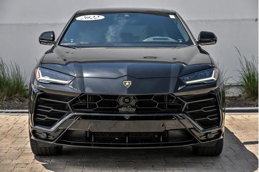 Nero Noctis 2022 Lamborghini Urus Graphite Capsule