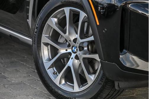 Black Sapphire Metallic 2026 BMW X5 xDrive40i