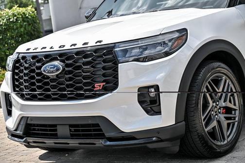 Star White 2025 Ford Explorer ST