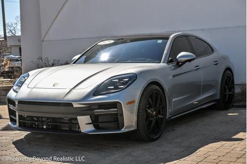 2025 Porsche Panamera 4