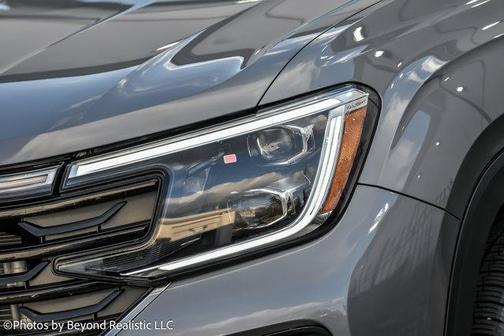 2024 Volkswagen Atlas Cross Sport 2.0T SEL R-Line