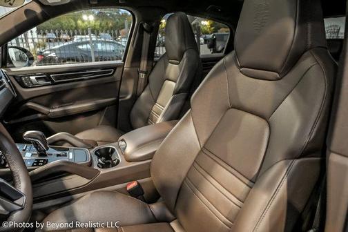 2023 Porsche Cayenne 