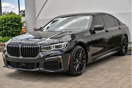 Black Sapphire Metallic 2022 BMW 740 i xDrive