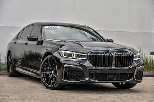 Black Sapphire Metallic 2022 BMW 740 i xDrive