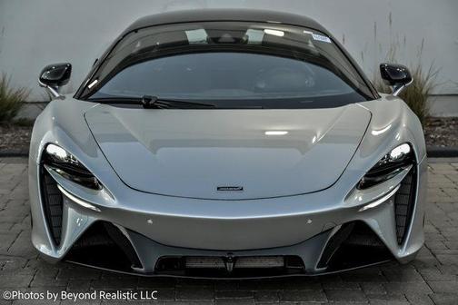 2023 McLaren Artura 