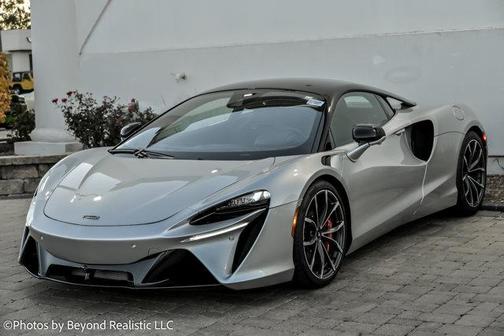 2023 McLaren Artura 