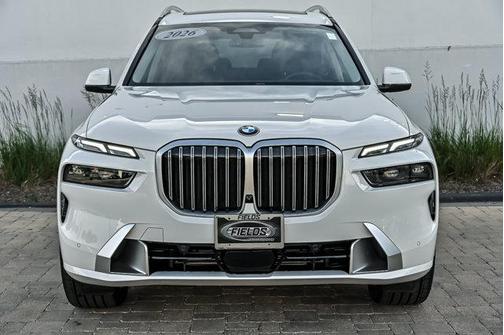 Alpine White 2026 BMW X7 xDrive40i