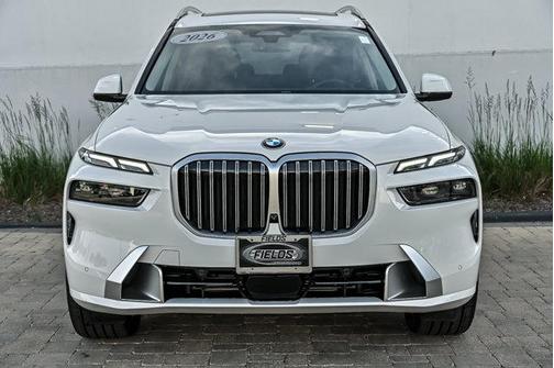 Alpine White 2026 BMW X7 xDrive40i