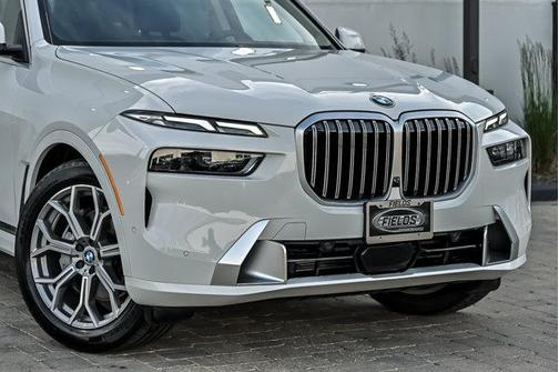Alpine White 2026 BMW X7 xDrive40i