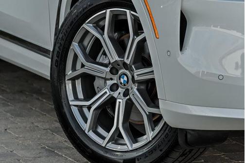 Alpine White 2026 BMW X7 xDrive40i