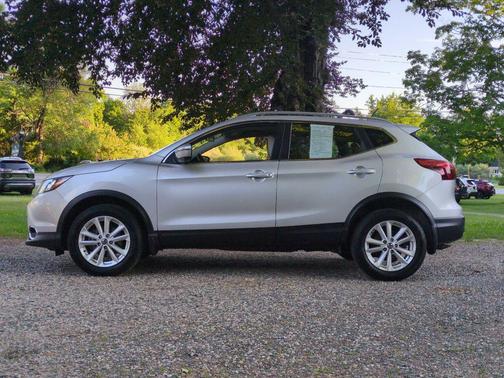 Brilliant Silver Metallic 2019 Nissan Rogue Sport SV