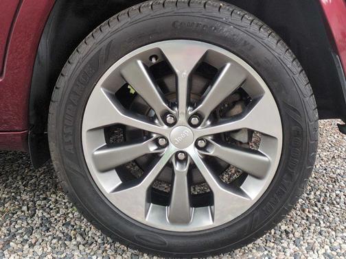 Velvet Red Pearlcoat 2019 Jeep Cherokee Overland