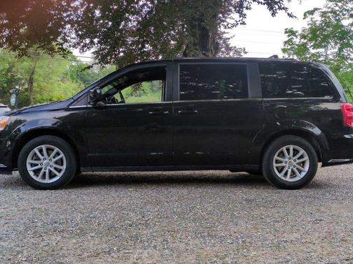 Black Onyx Crystal Pearlcoat 2019 Dodge Grand Caravan SXT