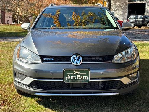 GUNMET 2017 Volkswagen Golf Alltrack TSI SEL