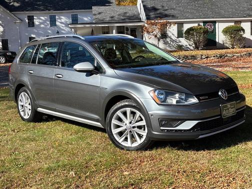 GUNMET 2017 Volkswagen Golf Alltrack TSI SEL