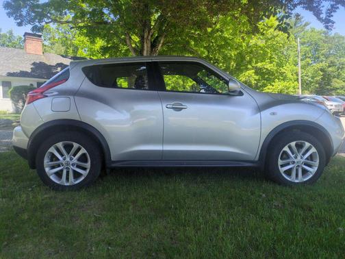 SILVER 2014 Nissan Juke S