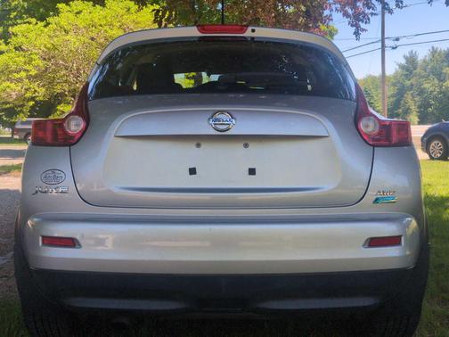 SILVER 2014 Nissan Juke S