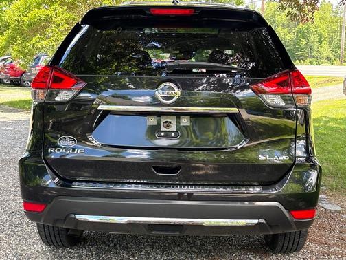 Magnetic Black 2017 Nissan Rogue SL
