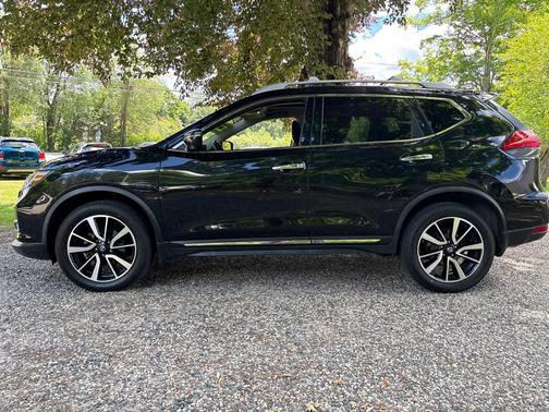 Magnetic Black 2017 Nissan Rogue SL