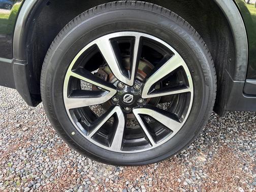 Magnetic Black 2017 Nissan Rogue SL