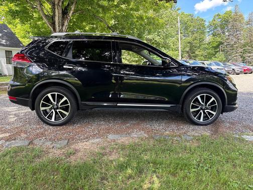 Magnetic Black 2017 Nissan Rogue SL