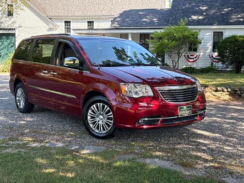 2016 Chrysler Town & Country Touring-L