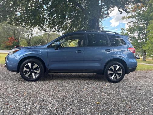 Quartz Blue Pearl 2018 Subaru Forester 2.5i Premium