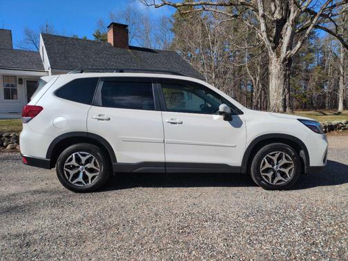Ice Silver Metallic 2020 Subaru Forester Premium