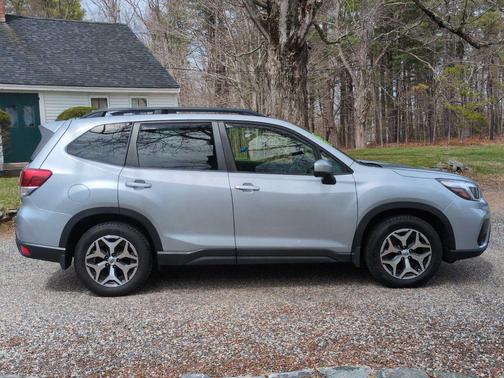 Ice Silver Metallic 2020 Subaru Forester Premium