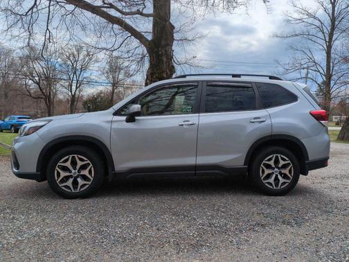 Ice Silver Metallic 2020 Subaru Forester Premium
