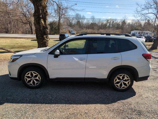 Crystal White Pearl 2021 Subaru Forester Premium