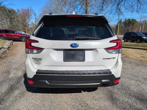 Crystal White Pearl 2021 Subaru Forester Premium