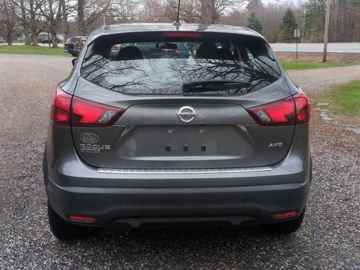 Gun Metallic 2018 Nissan Rogue Sport S