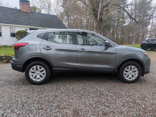 Gun Metallic 2018 Nissan Rogue Sport S