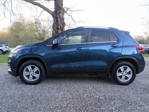Pacific Blue Metallic 2020 Chevrolet Trax LT