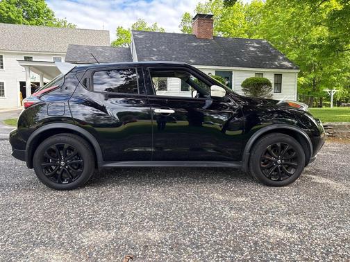 Super Black 2017 Nissan Juke SV